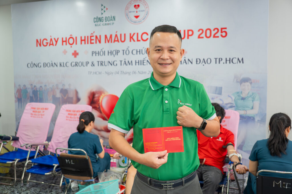 Anh Đào Nguyên Anh - Chánh văn phòng HĐQT KLC Group là một đơn cử trong việc năng nổ vận động mọi người cùng tham gia lan tỏa tinh thần sẻ chia đến với nhiều người đang cần.