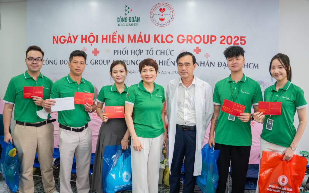 Đại diện Trung tâm Hiến máu nhân đạo TP.HCM, bác sĩ Nguyễn Hồng Tâm gửi lời cảm ơn đến KLC Group đã phối hợp tổ chức và tích cực tham gia ngày hội hiến máu 2025.